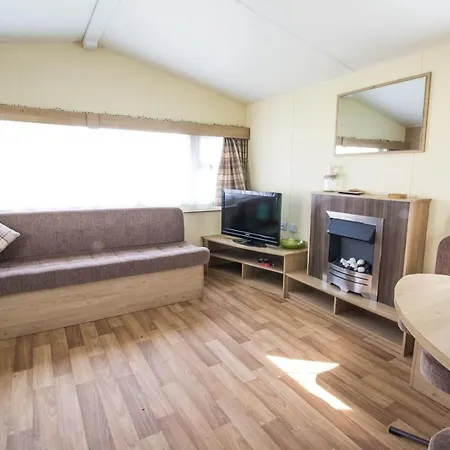 Superb 8 Berth Caravan Near Walton-On-The-Naze In Essex Ref 17175 Exterior photo