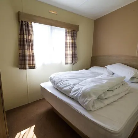 Superb 8 Berth Caravan Near Walton-On-The-Naze In Essex Ref 17175 Exterior photo